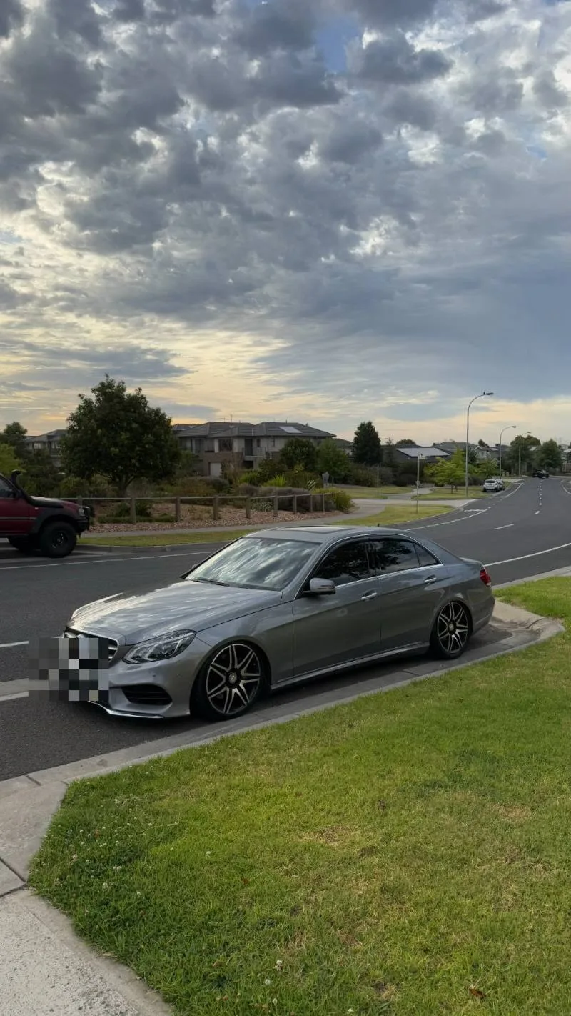 Mercedes E400 side